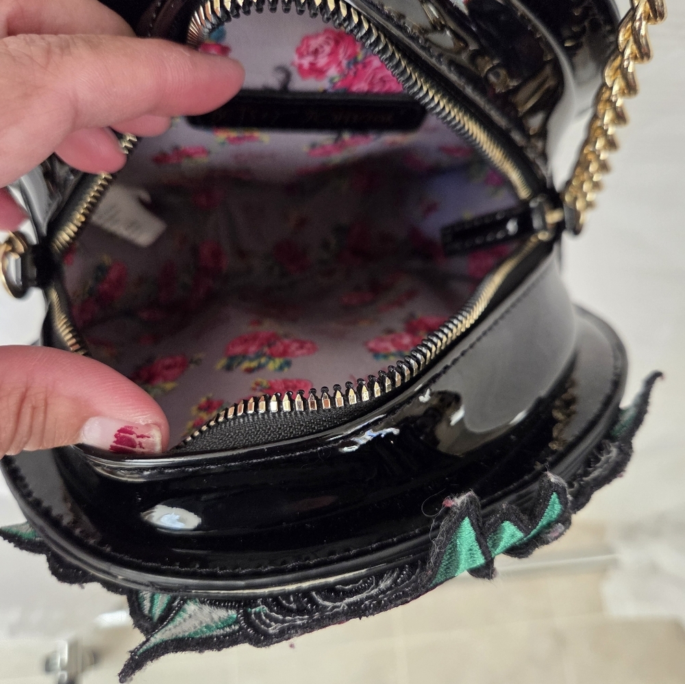 Betsey Johnson Skull Crossbody Bag - Picture 3 of 5